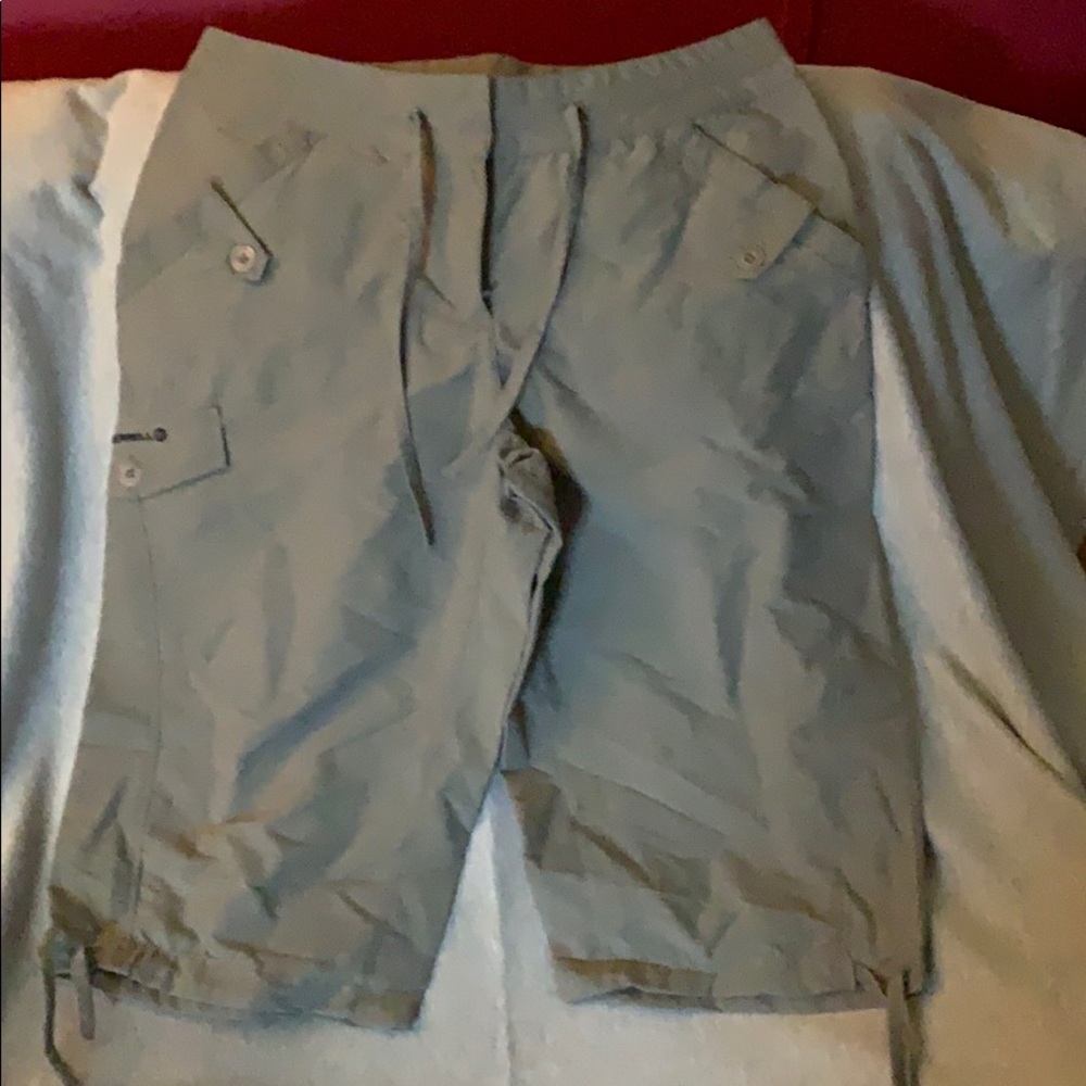 Size 8. Merrell Capri pants opti wick Upf 50+